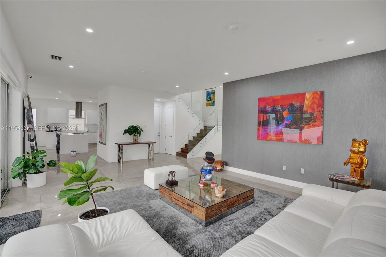 9995 NW 75th St, Doral, FL 33178 Photo