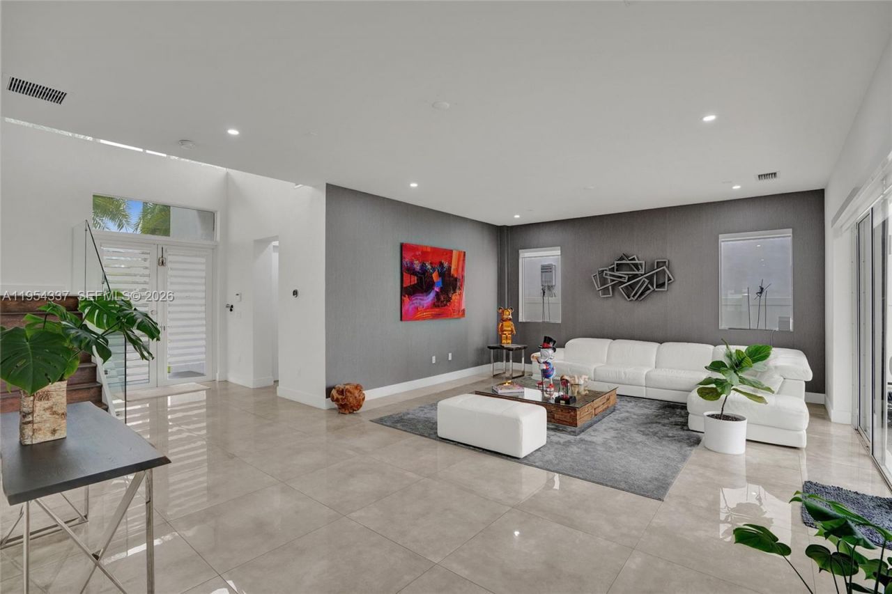 9995 NW 75th St, Doral, FL 33178 Photo