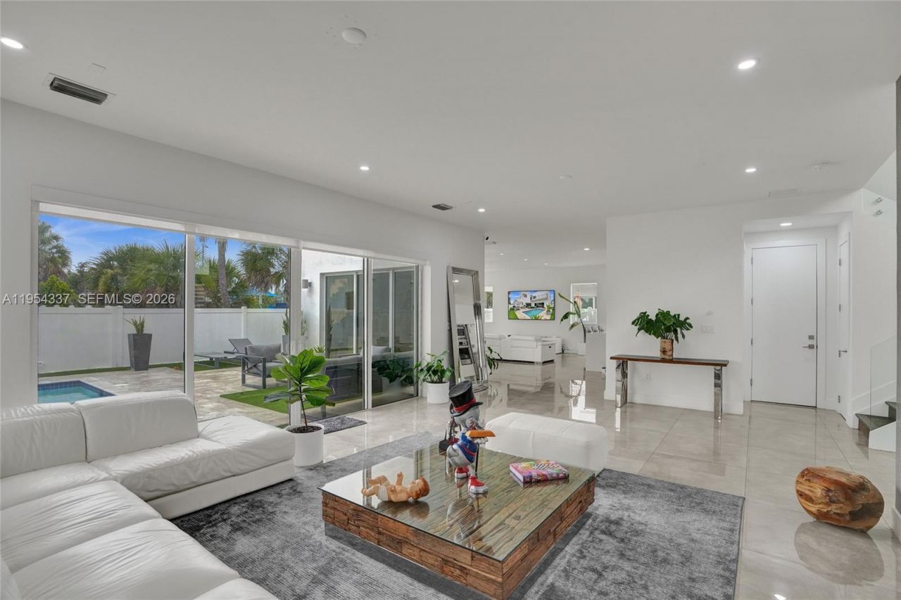 9995 NW 75th St, Doral, FL 33178 Photo