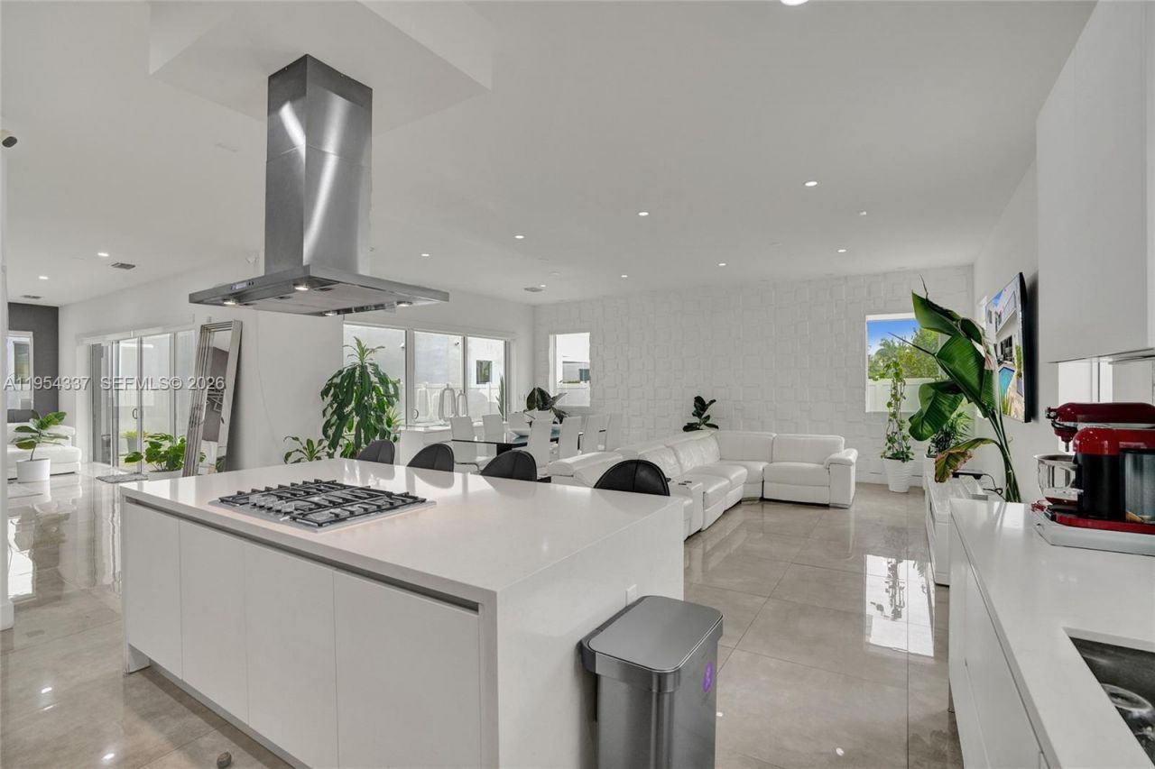 9995 NW 75th St, Doral, FL 33178 Photo