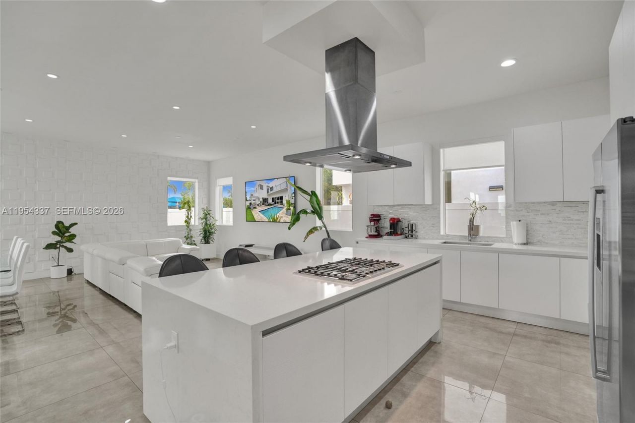 9995 NW 75th St, Doral, FL 33178 Photo