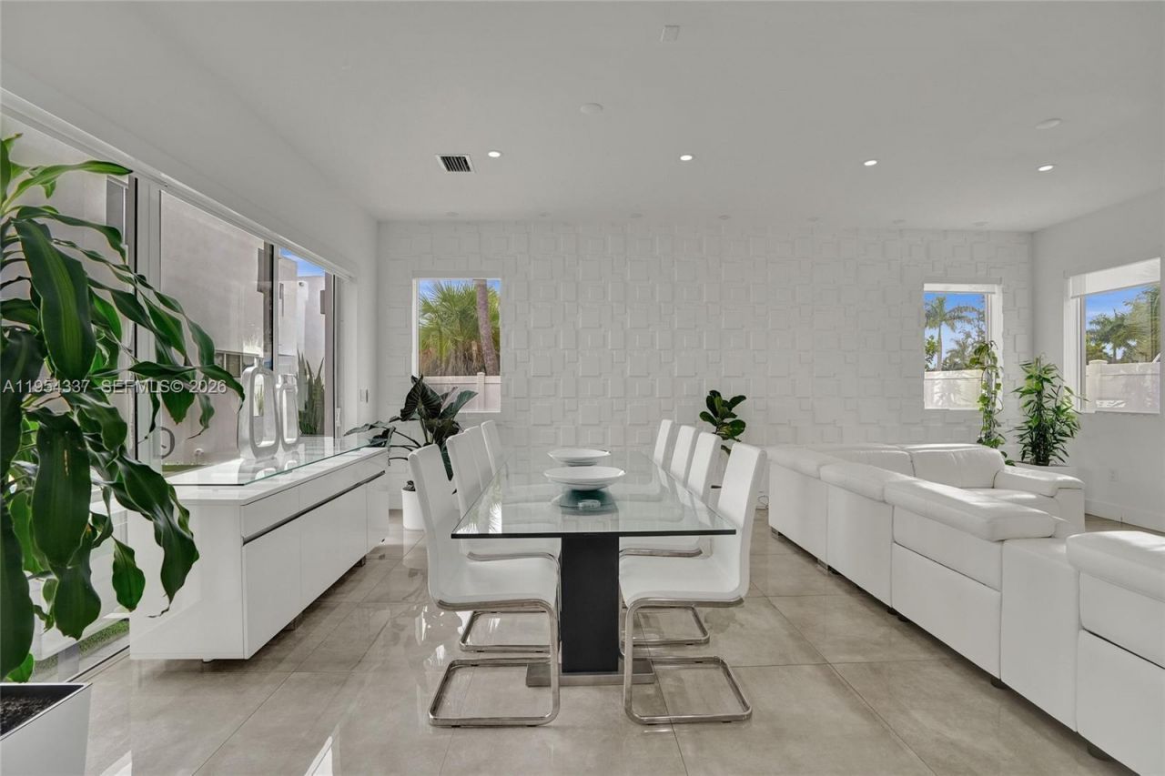 9995 NW 75th St, Doral, FL 33178 Photo