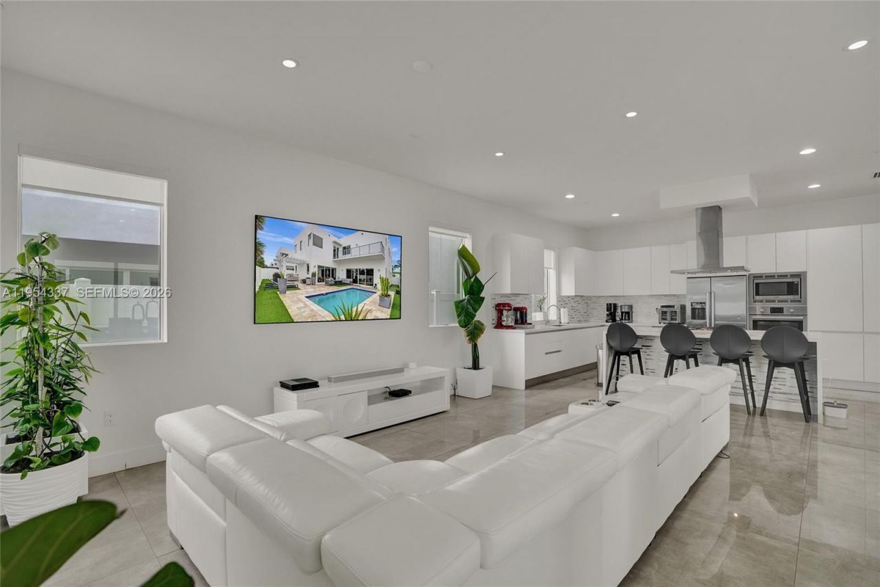 9995 NW 75th St, Doral, FL 33178 Photo