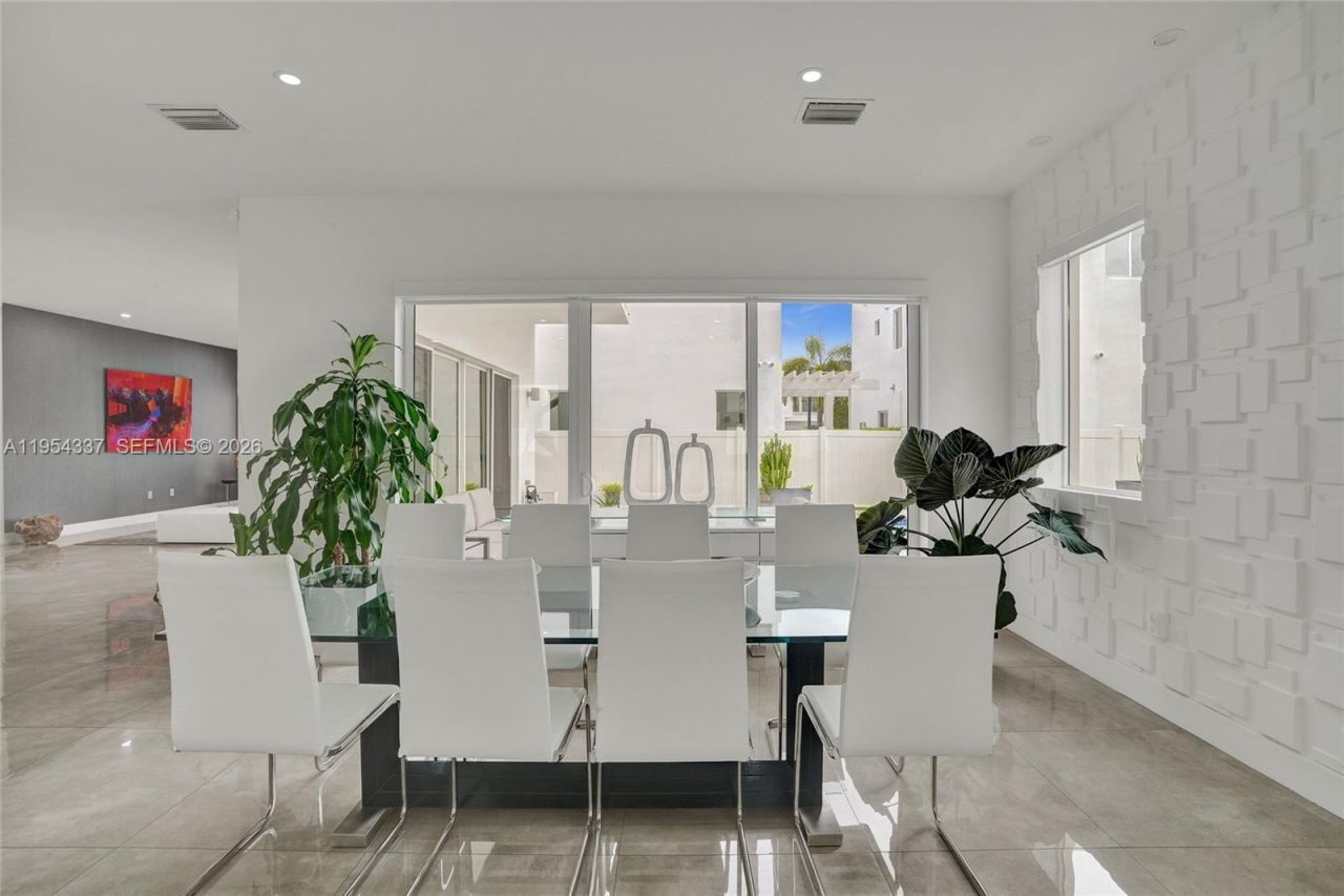 9995 NW 75th St, Doral, FL 33178 Photo