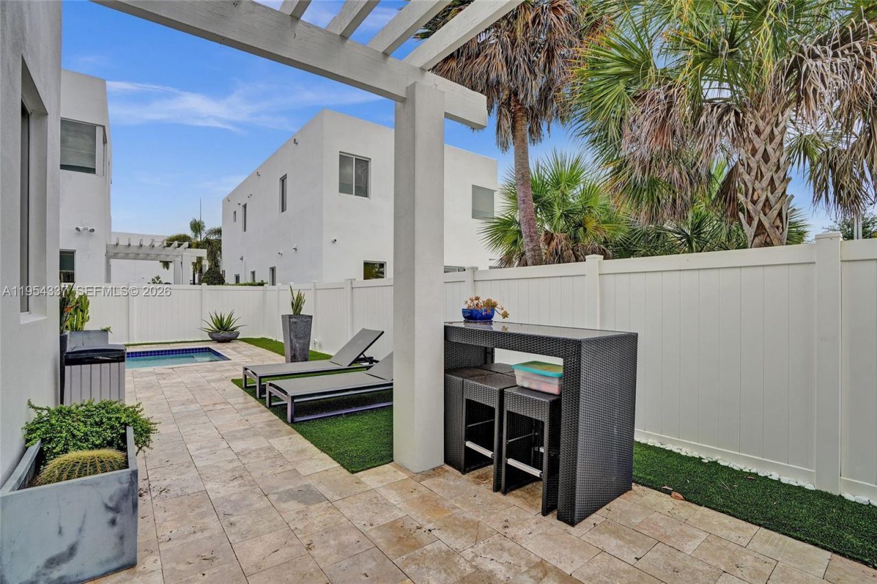 9995 NW 75th St, Doral, FL 33178 Photo