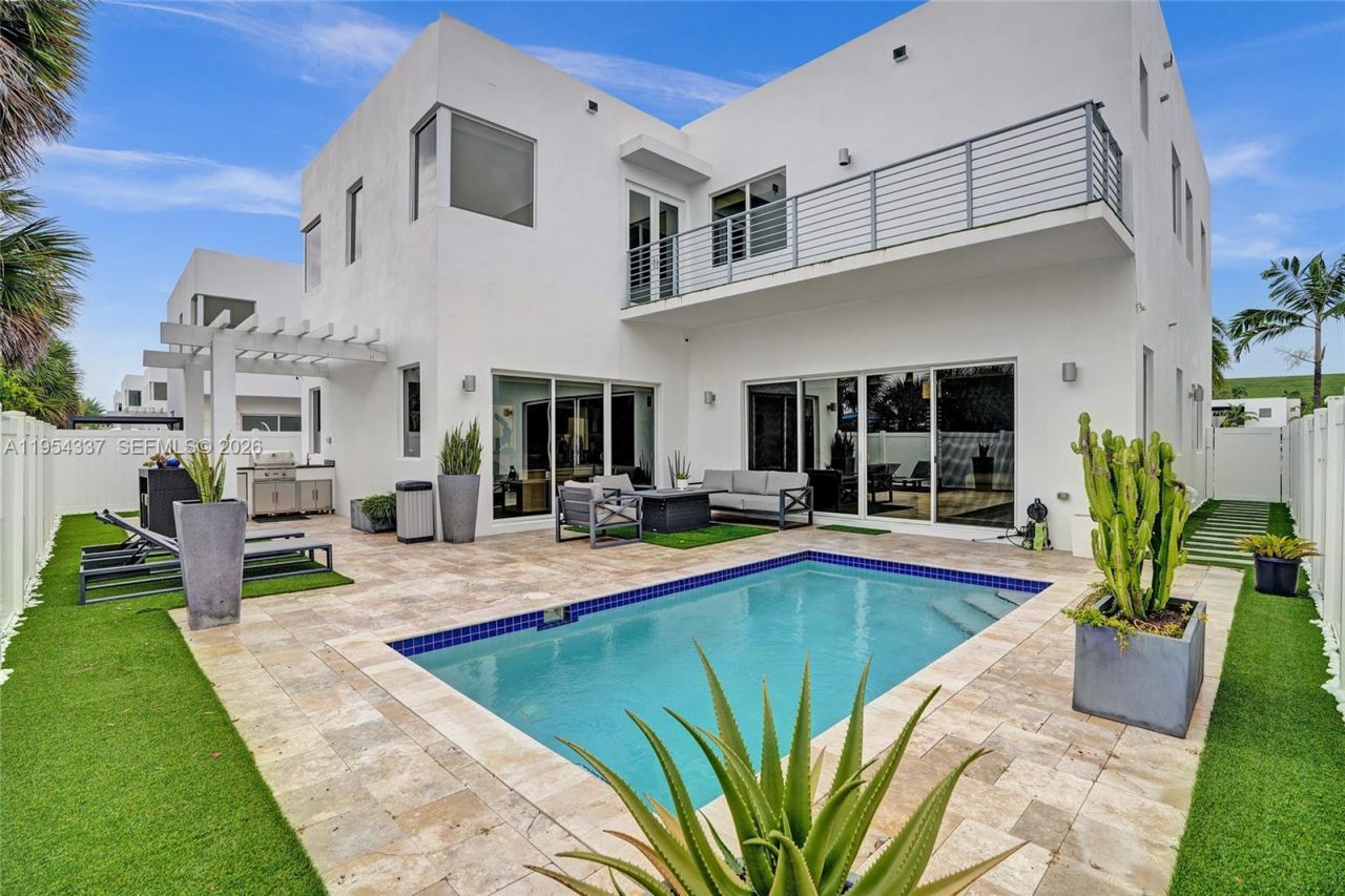 9995 NW 75th St, Doral, FL 33178 Photo