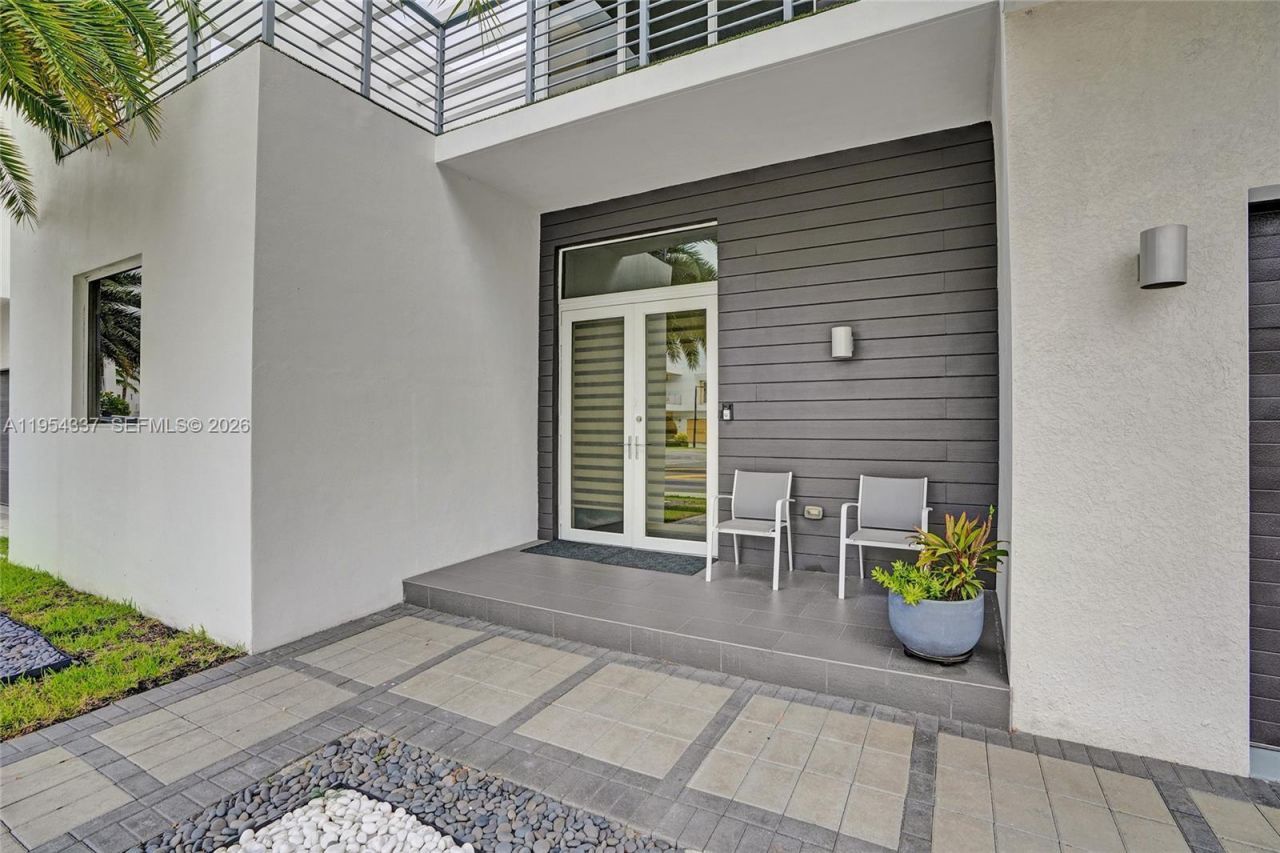 9995 NW 75th St, Doral, FL 33178 Photo