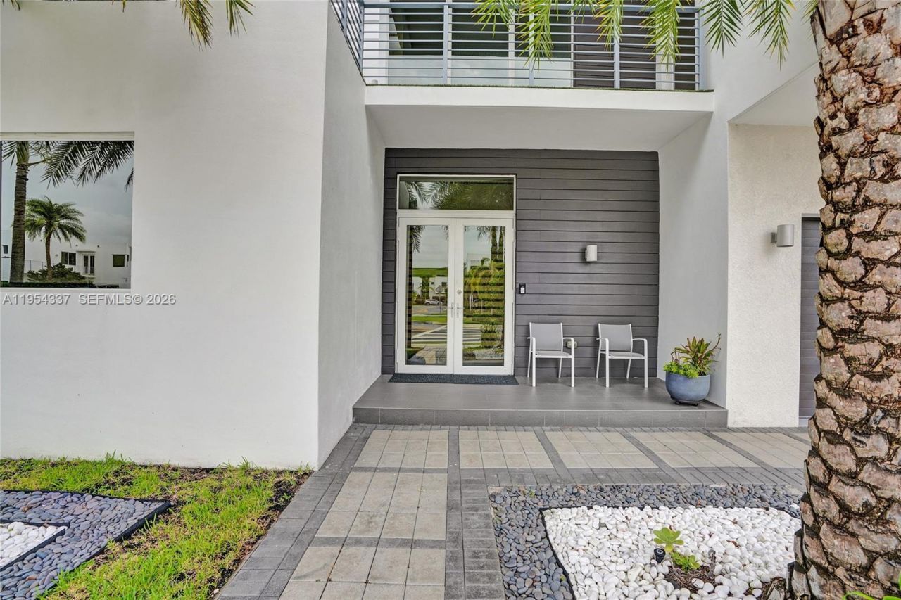 9995 NW 75th St, Doral, FL 33178 Photo