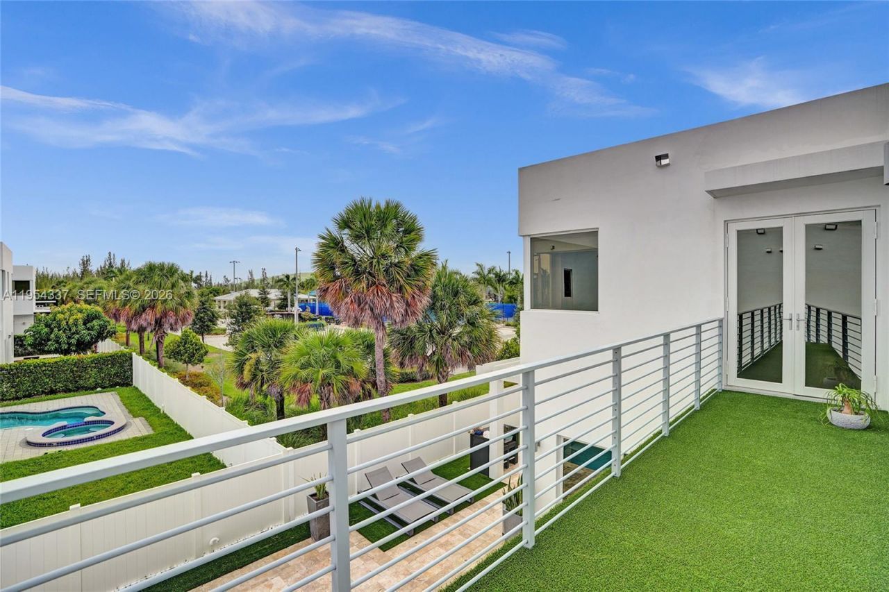 9995 NW 75th St, Doral, FL 33178 Photo