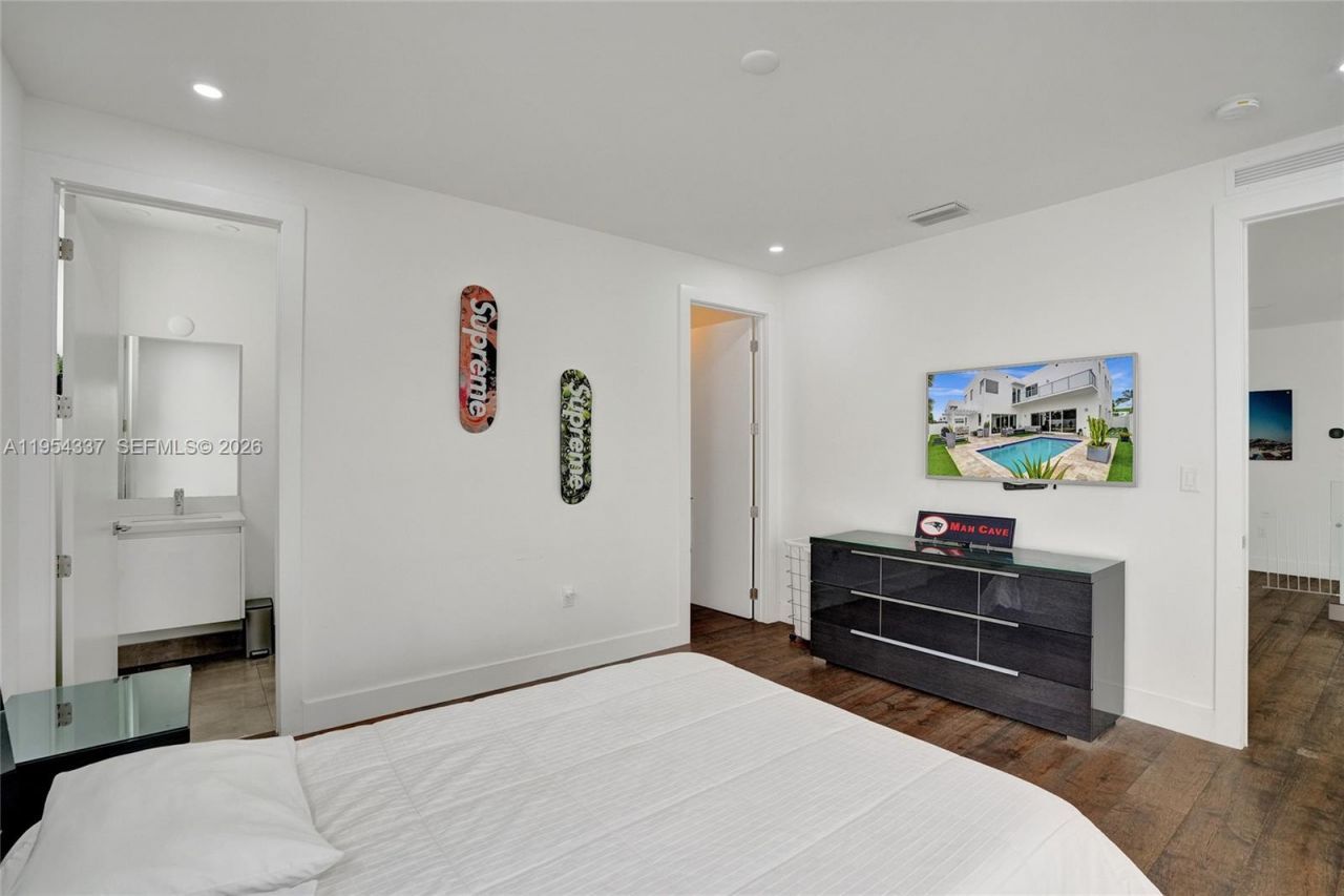 9995 NW 75th St, Doral, FL 33178 Photo