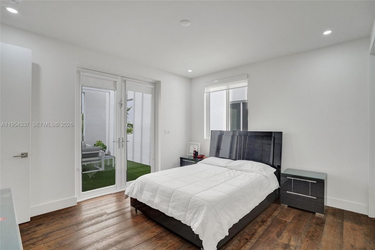 9995 NW 75th St, Doral, FL 33178 Photo