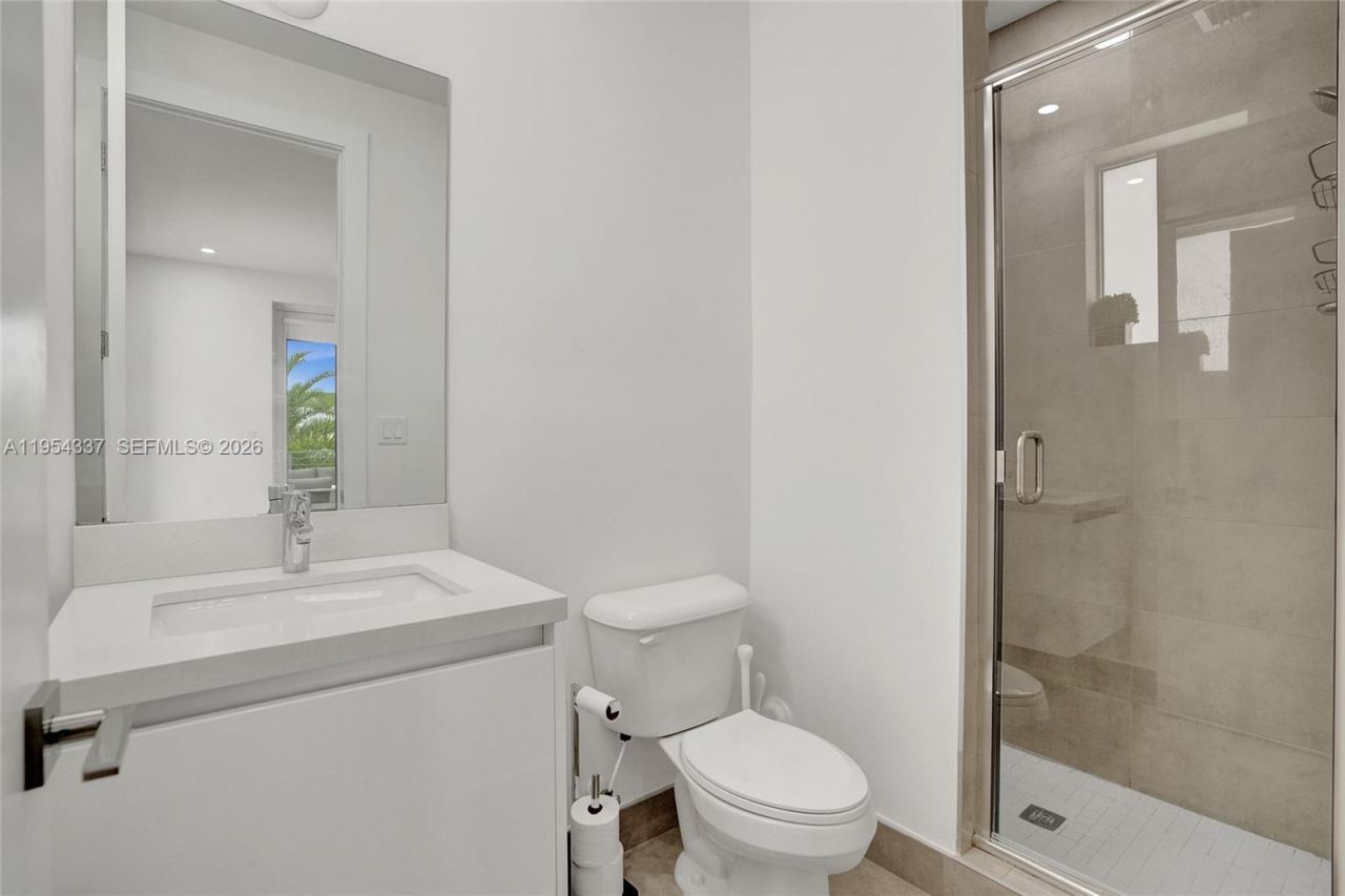 9995 NW 75th St, Doral, FL 33178 Photo