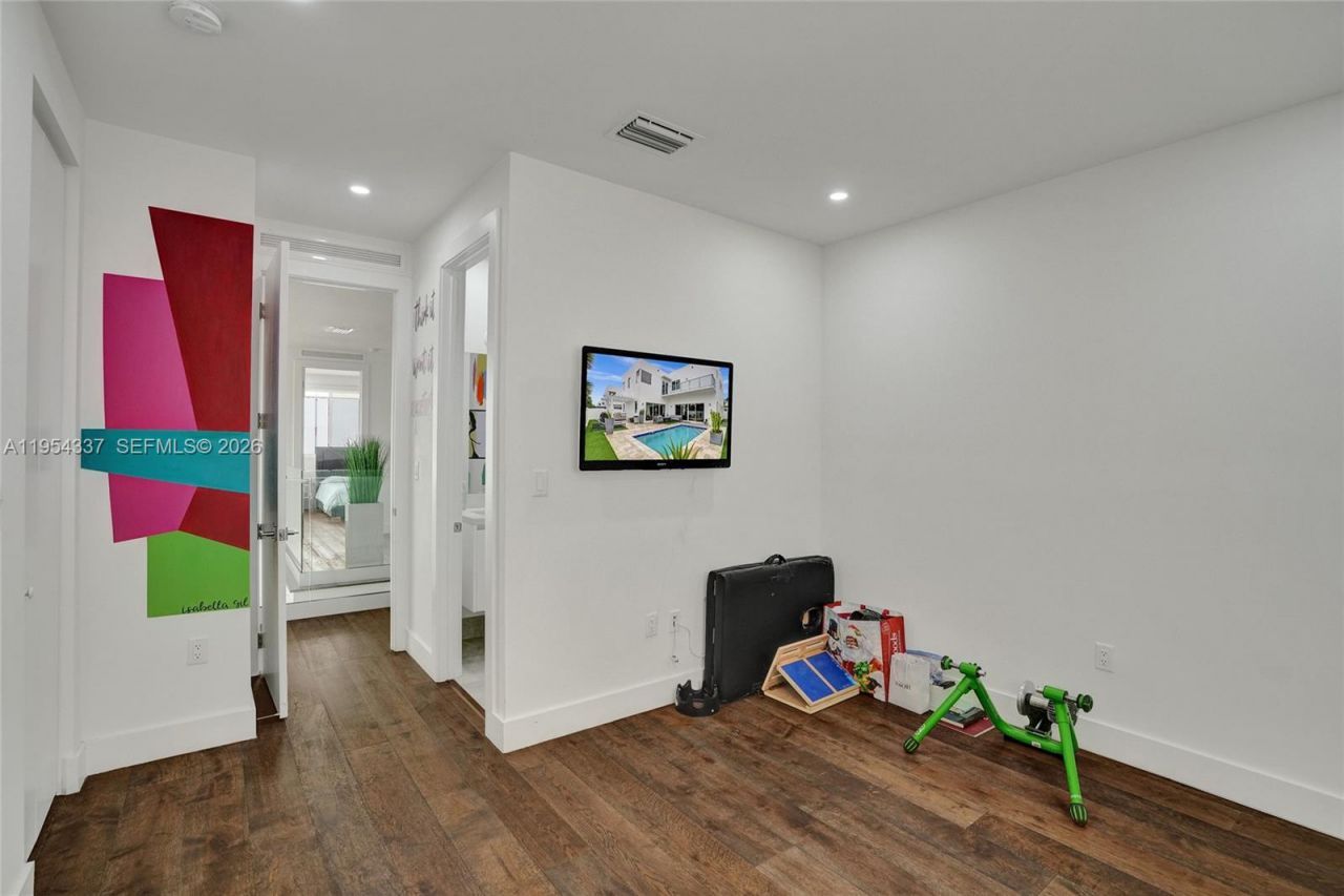 9995 NW 75th St, Doral, FL 33178 Photo