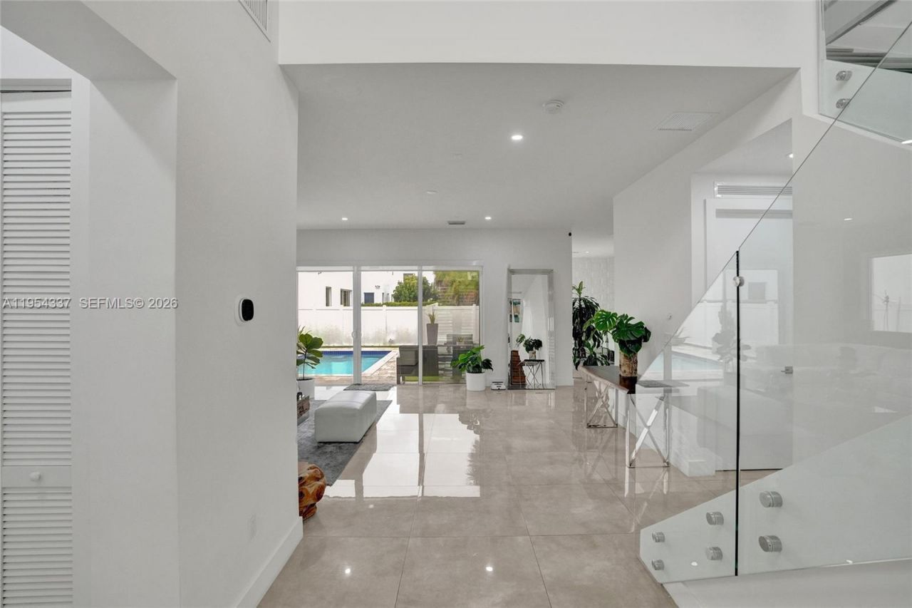 9995 NW 75th St, Doral, FL 33178 Photo