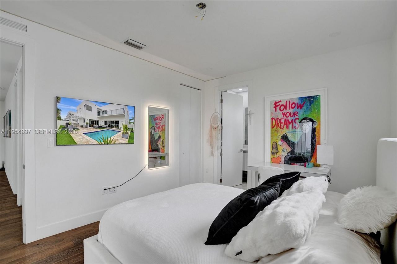 9995 NW 75th St, Doral, FL 33178 Photo