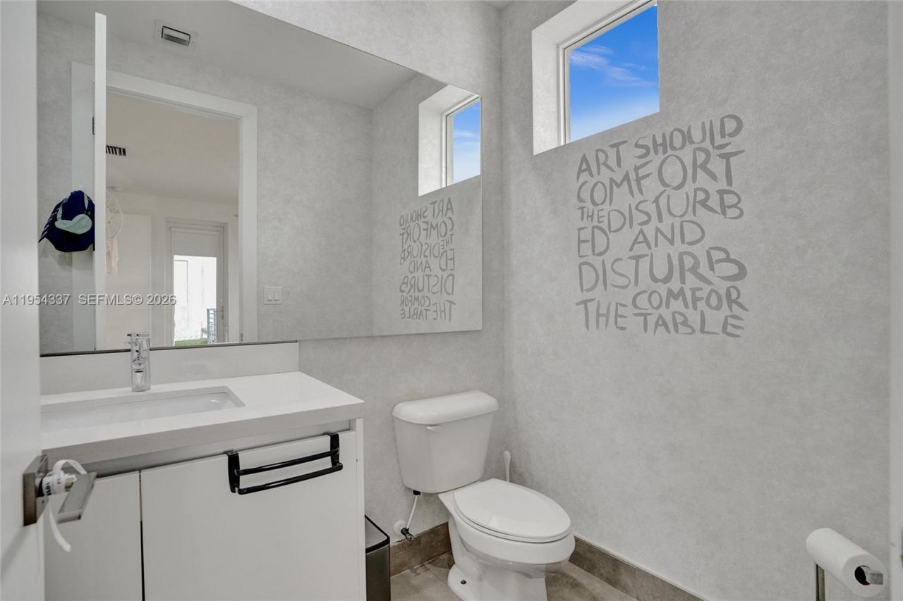 9995 NW 75th St, Doral, FL 33178 Photo