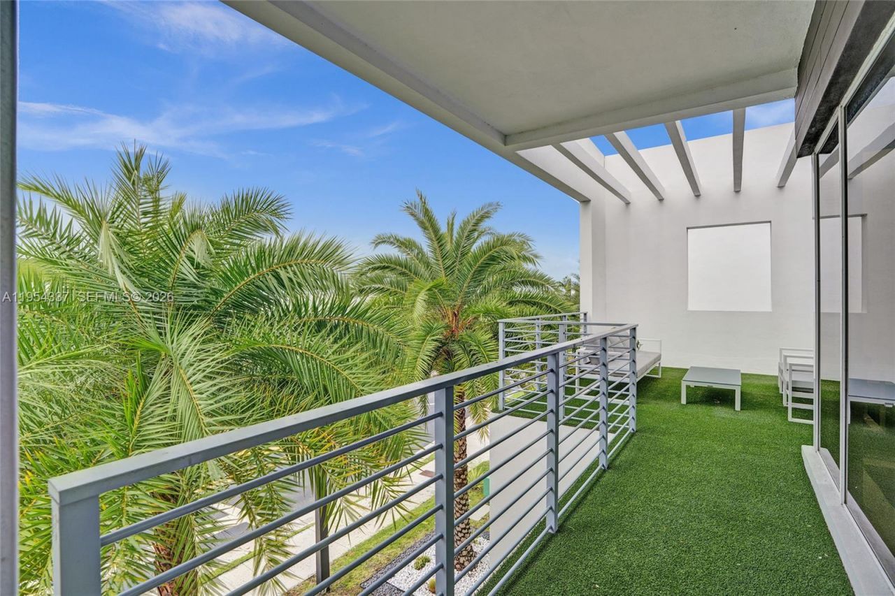 9995 NW 75th St, Doral, FL 33178 Photo