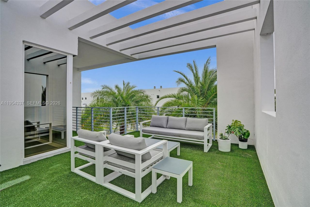 9995 NW 75th St, Doral, FL 33178 Photo