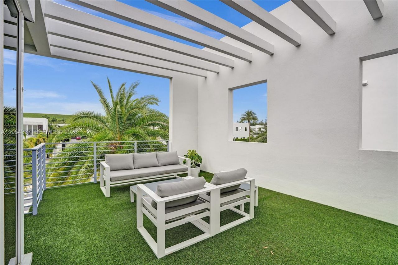 9995 NW 75th St, Doral, FL 33178 Photo