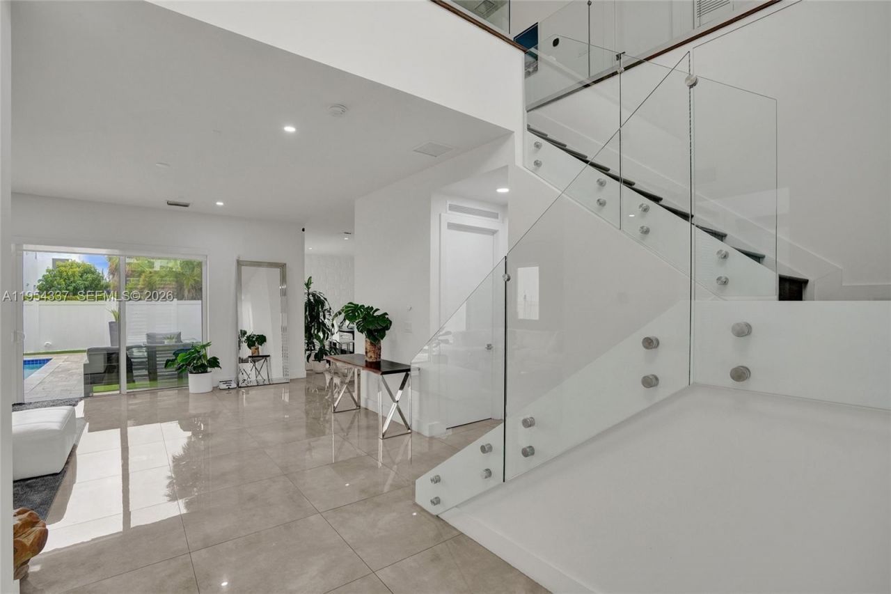 9995 NW 75th St, Doral, FL 33178 Photo