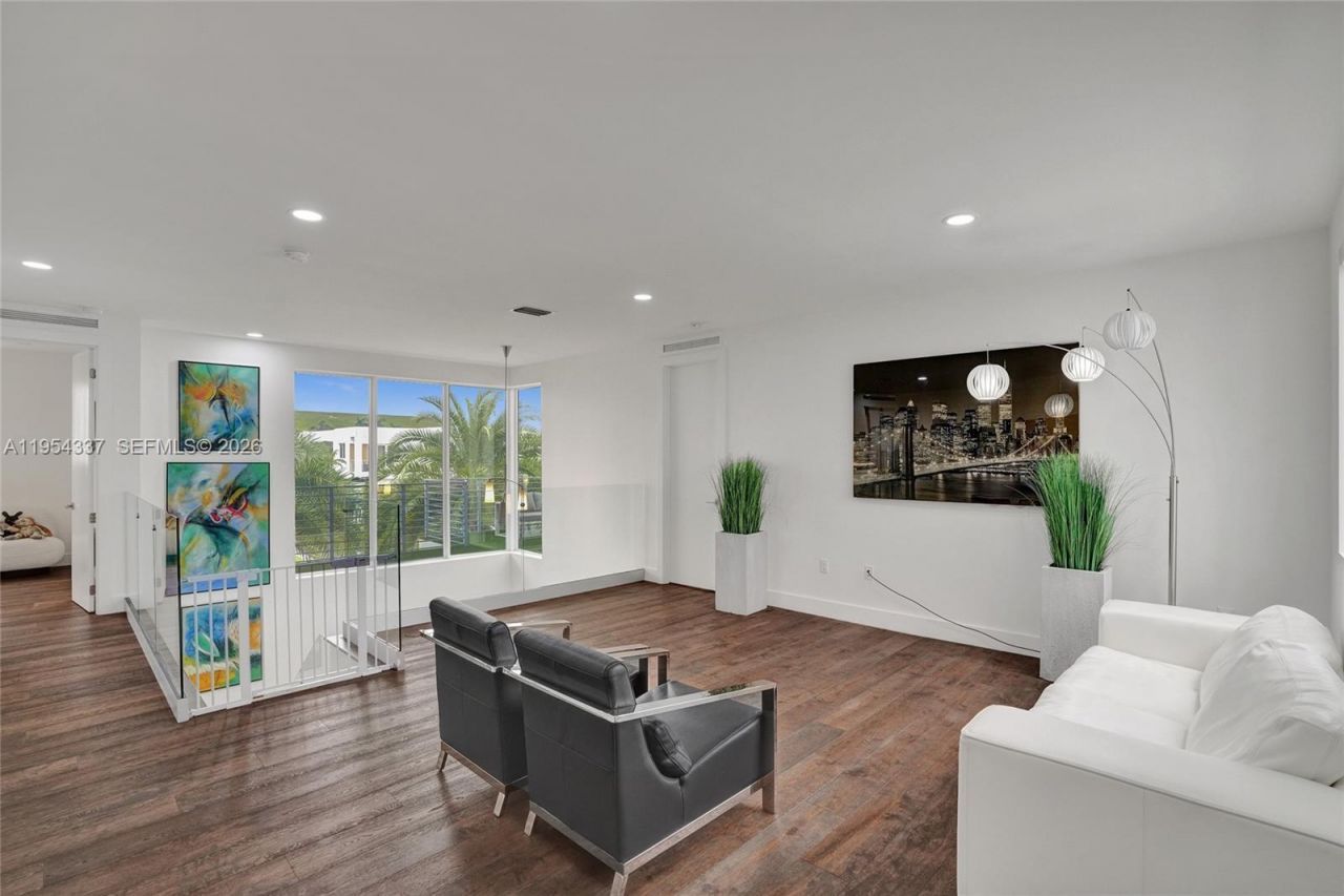 9995 NW 75th St, Doral, FL 33178 Photo