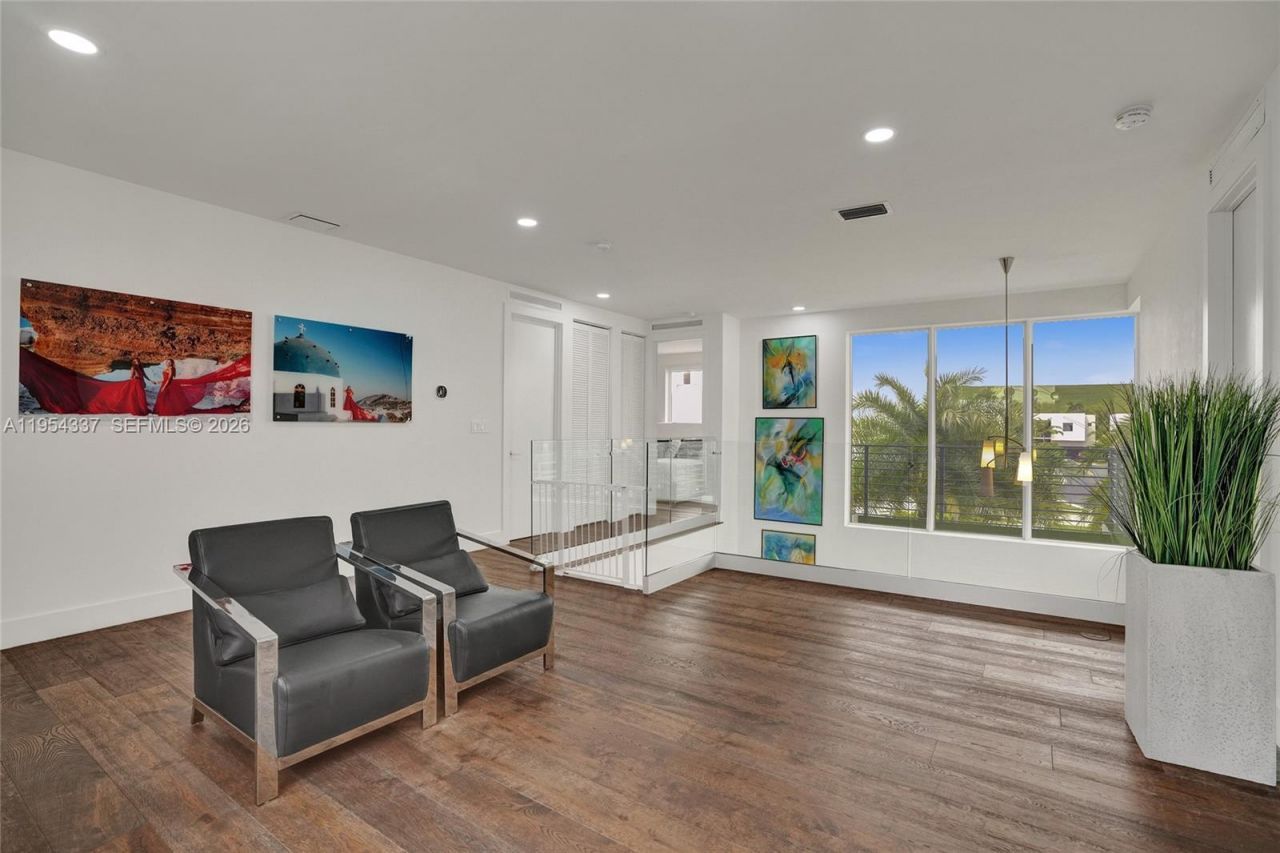 9995 NW 75th St, Doral, FL 33178 Photo