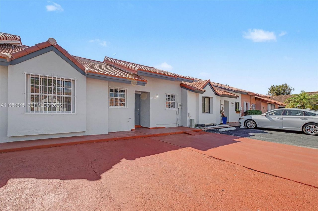 11522 NW 4th Way, Sweetwater, FL 33172 Main Photo