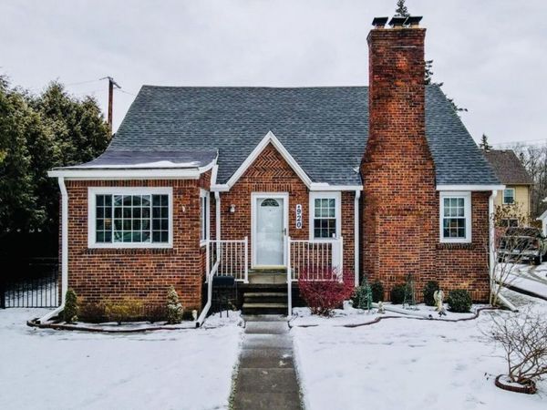 920 Clinton Avenue, St. Clair, MI 48079