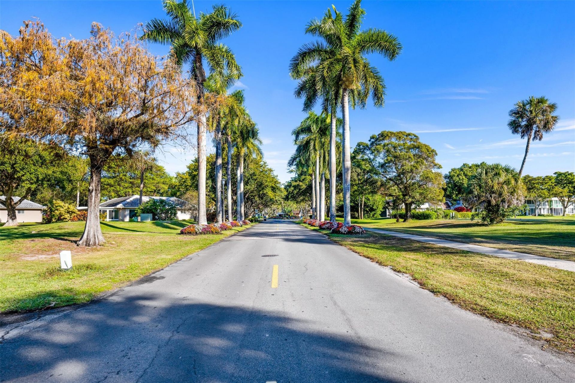 3930 Oaks Clubhouse Drive, Unit 105, Pompano Beach, FL 33069 Photo