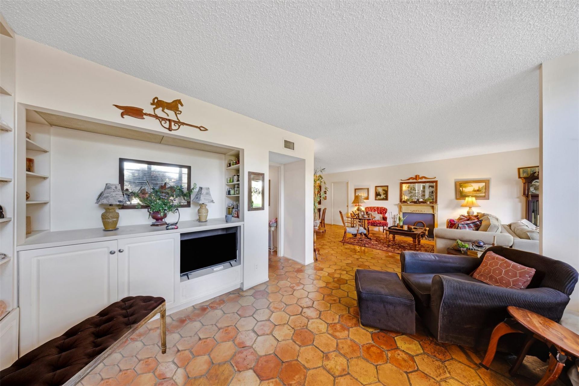 3930 Oaks Clubhouse Drive, Unit 105, Pompano Beach, FL 33069 Photo