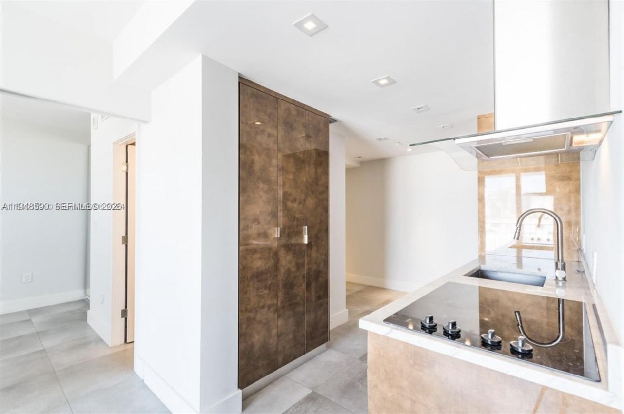 2829 Indian Creek Dr, Unit 601, Miami Beach, FL 33140 Photo