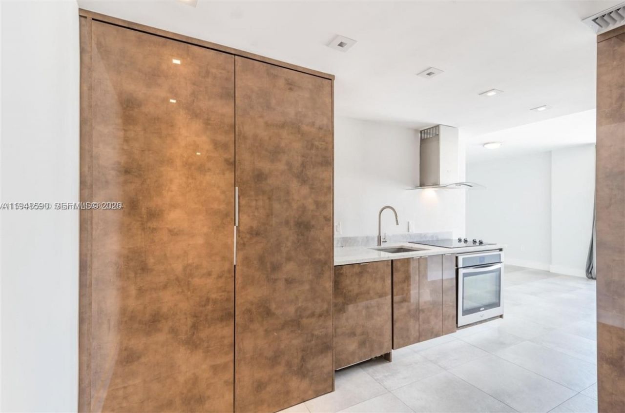 2829 Indian Creek Dr, Unit 601, Miami Beach, FL 33140 Photo