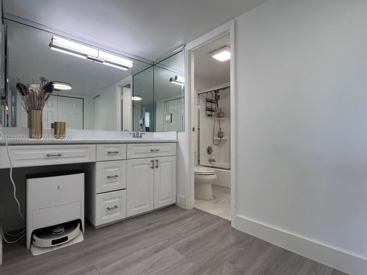 20301 W Country Club Dr, Unit 1126, Aventura, FL 33180 Photo