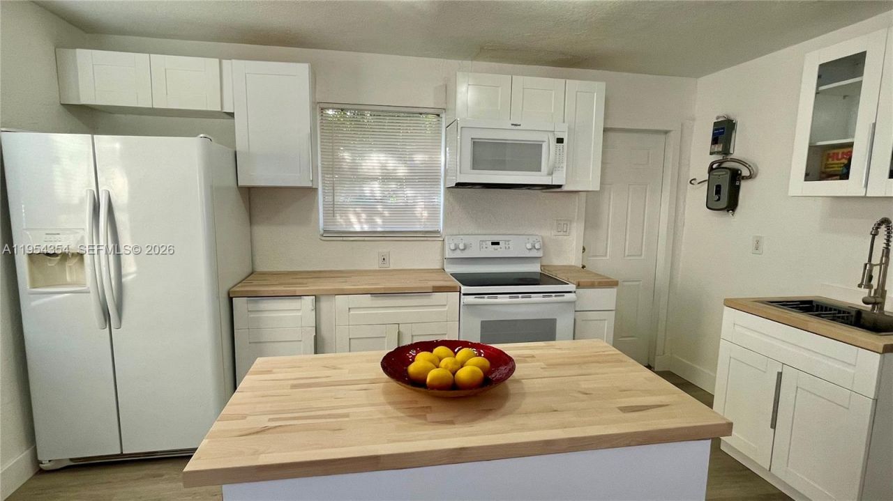 2433 NW 20th St, Fort Lauderdale, FL 33311 Photo