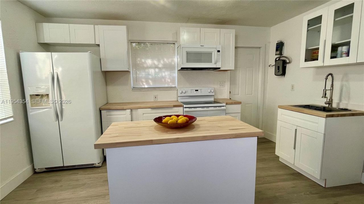 2433 NW 20th St, Fort Lauderdale, FL 33311 Photo