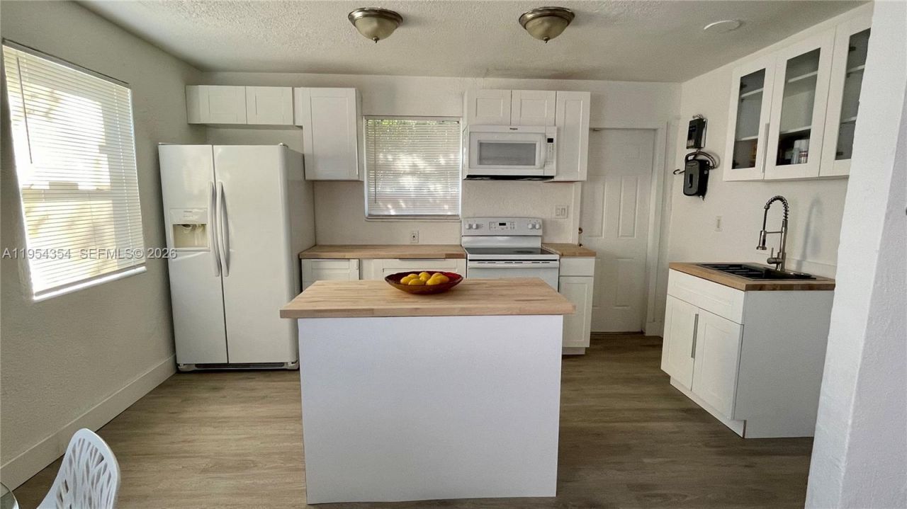 2433 NW 20th St, Fort Lauderdale, FL 33311 Photo