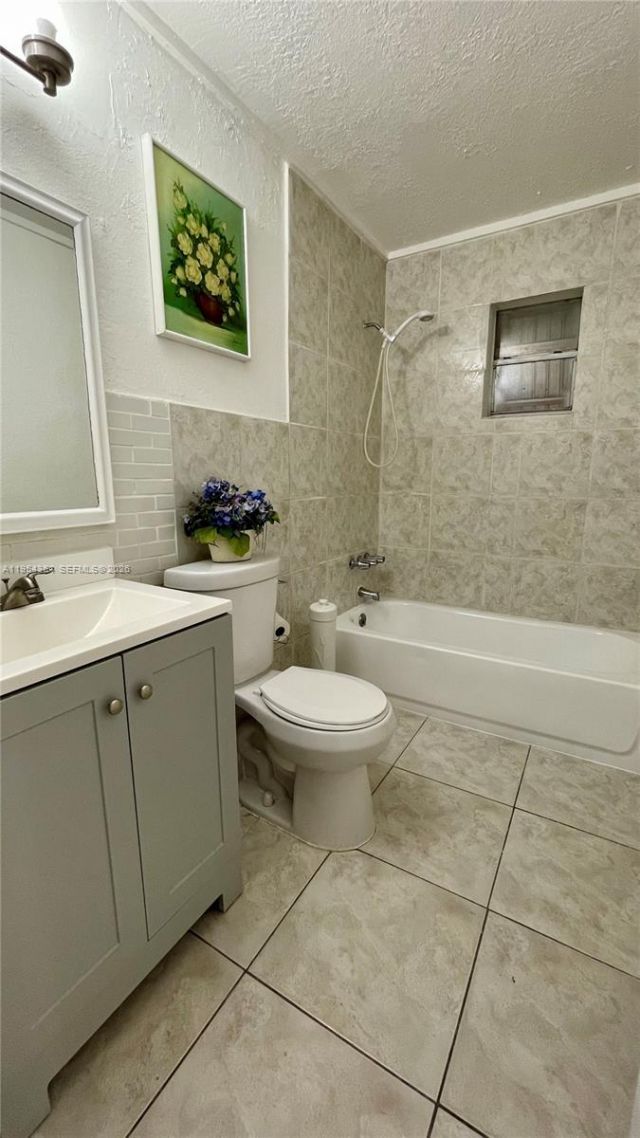 2433 NW 20th St, Fort Lauderdale, FL 33311 Photo