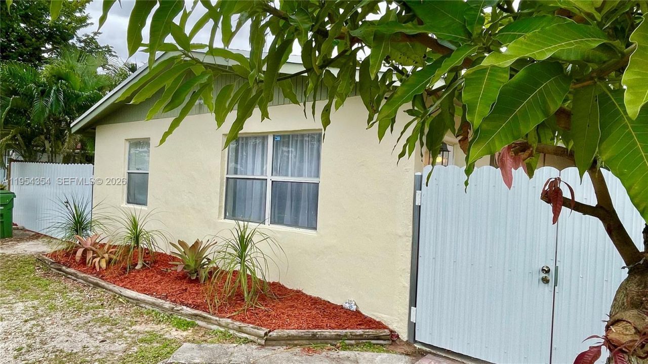 2433 NW 20th St, Fort Lauderdale, FL 33311 Photo