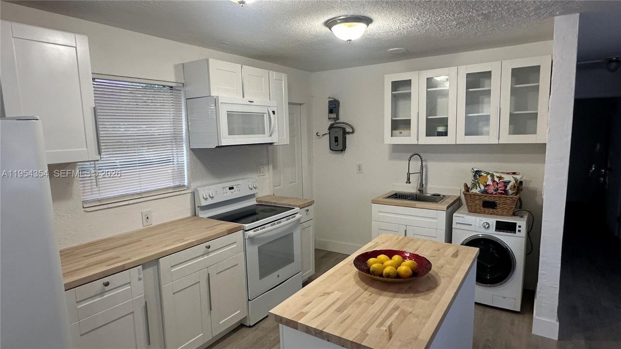 2433 NW 20th St, Fort Lauderdale, FL 33311 Photo