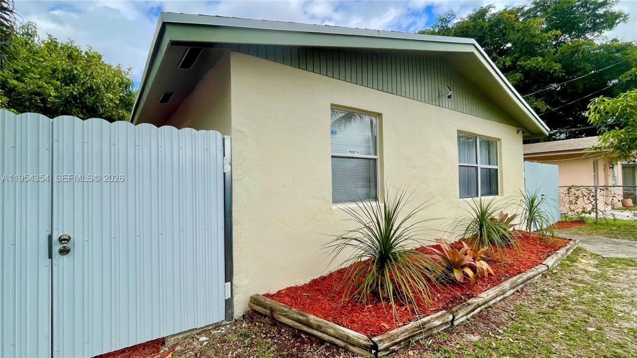 2433 NW 20th St, Fort Lauderdale, FL 33311 Photo