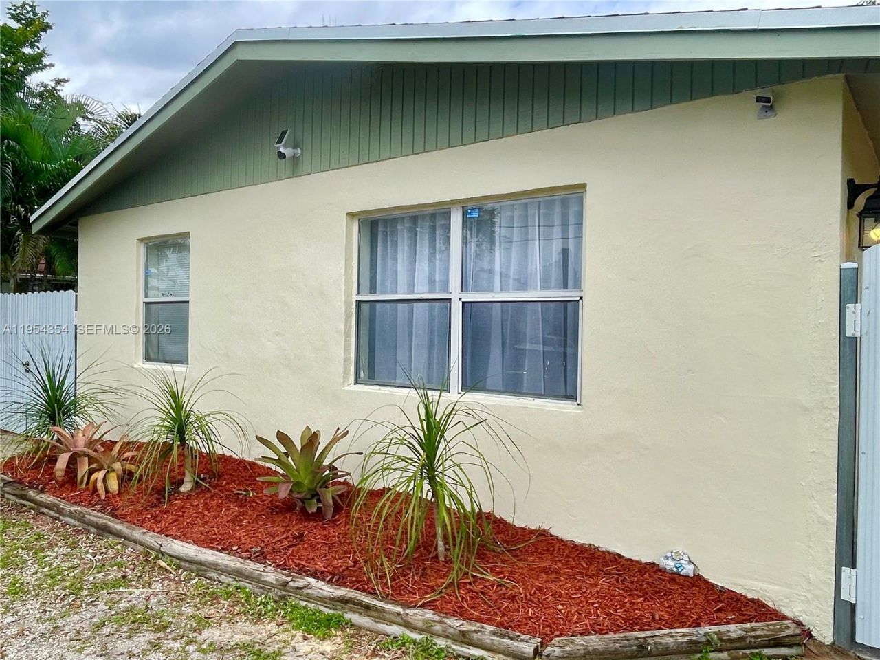 2433 NW 20th St, Fort Lauderdale, FL 33311 Photo