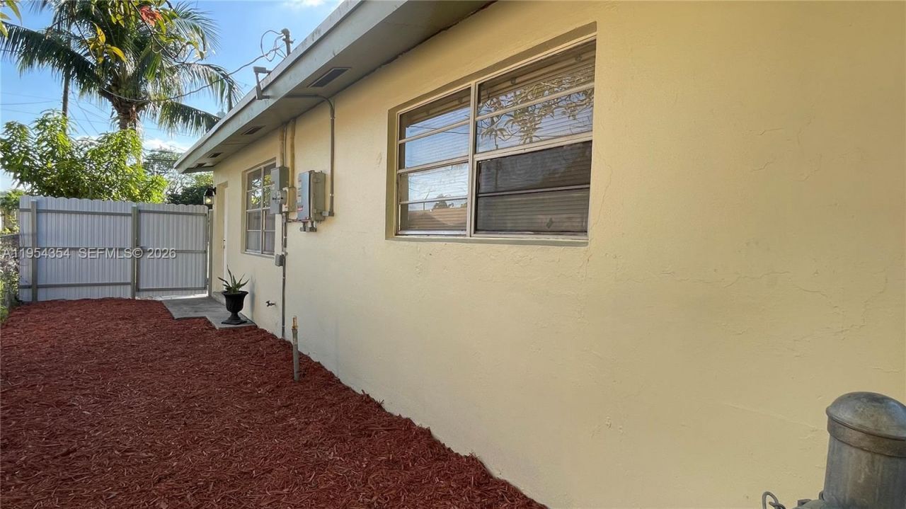 2433 NW 20th St, Fort Lauderdale, FL 33311 Photo