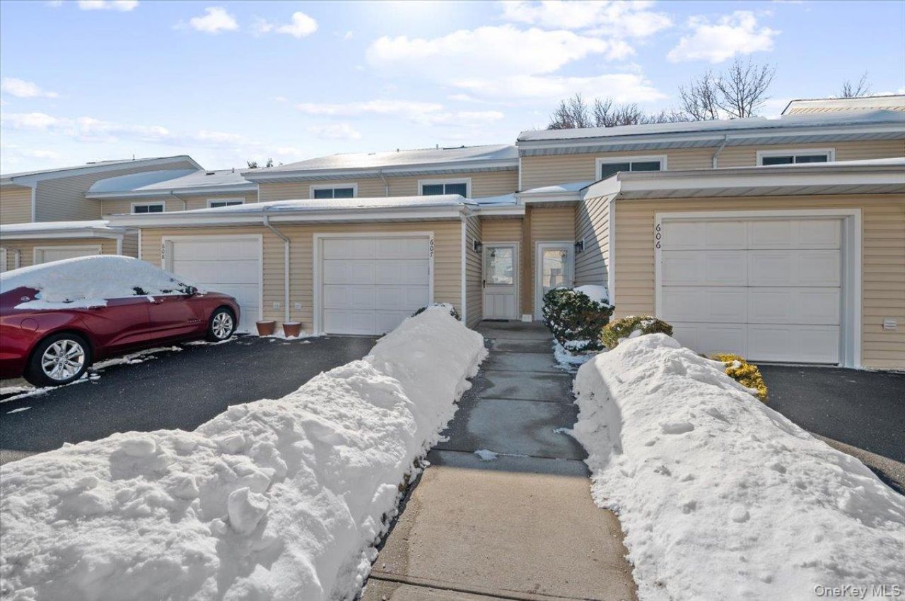 2355 Pershing Boulevard, Unit 607, Baldwin, NY 11510 Main Photo