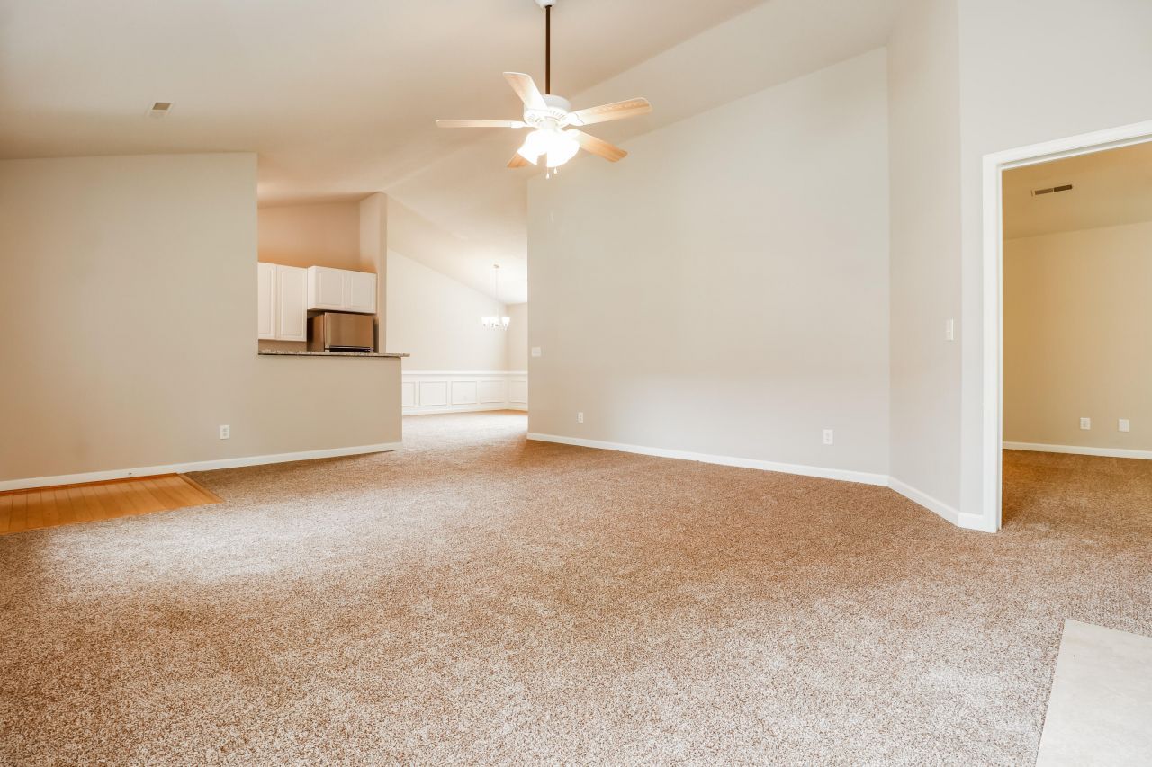 108 Jupiter Lane Photo 4