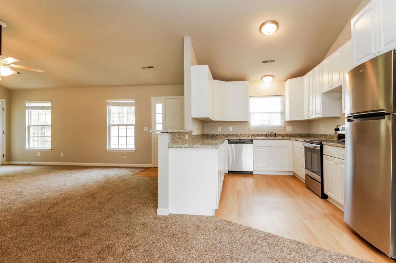 108 Jupiter Lane Photo 5