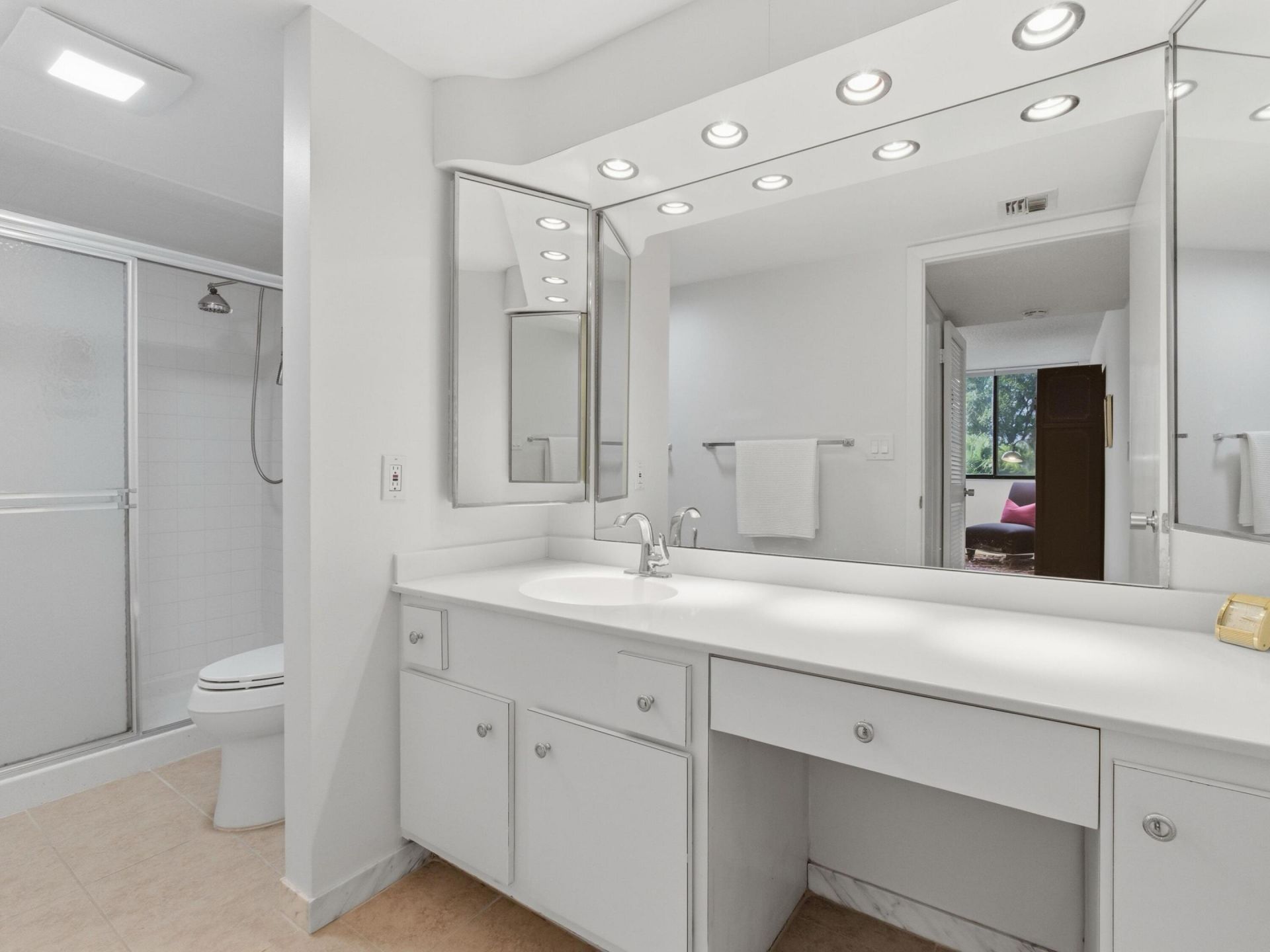 2520 Presidential Way, Unit 203, West Palm Beach, FL 33401 Photo