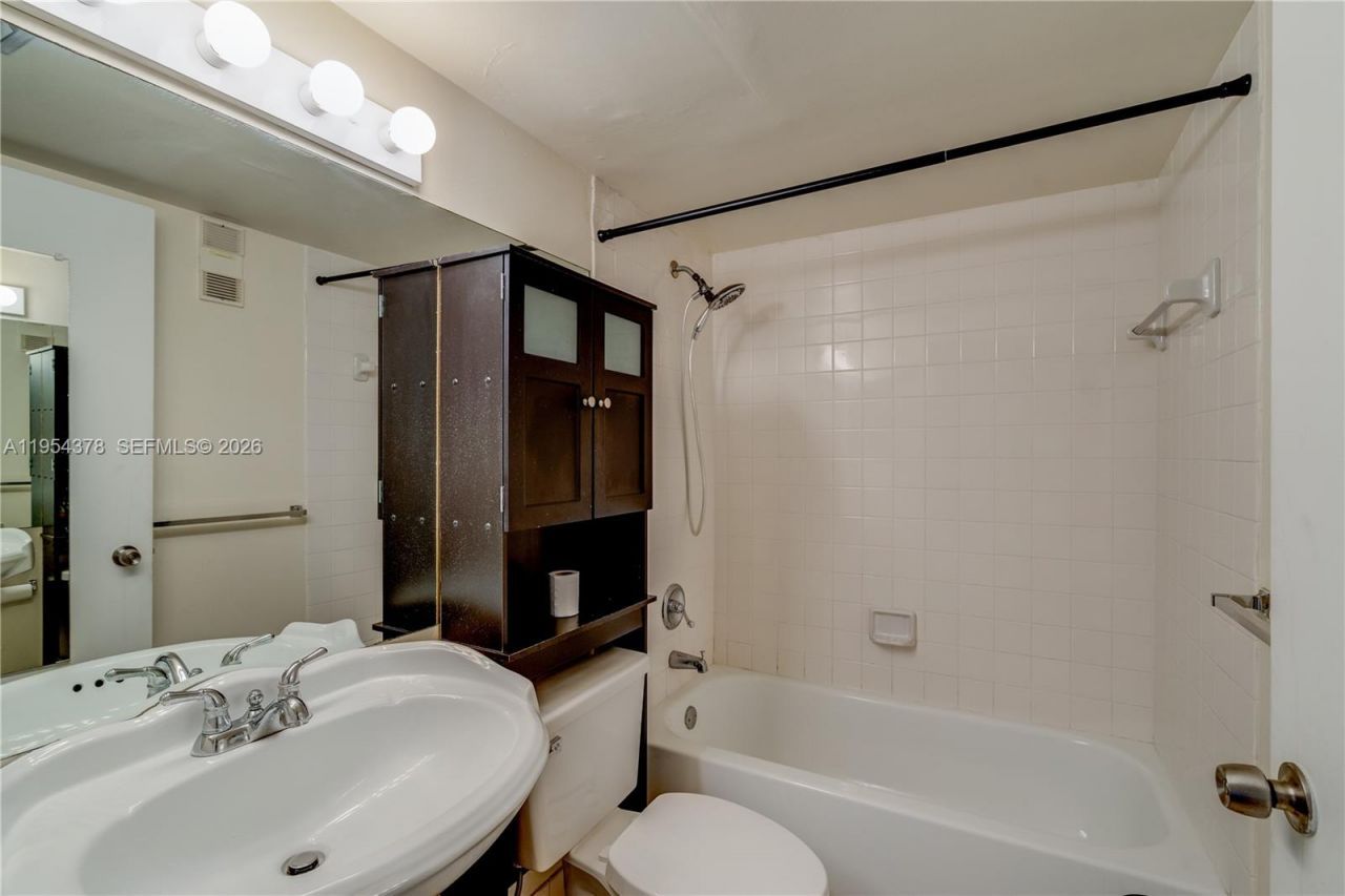 770 Claughton Island Dr , Unit 811, Miami, FL 33131 Photo