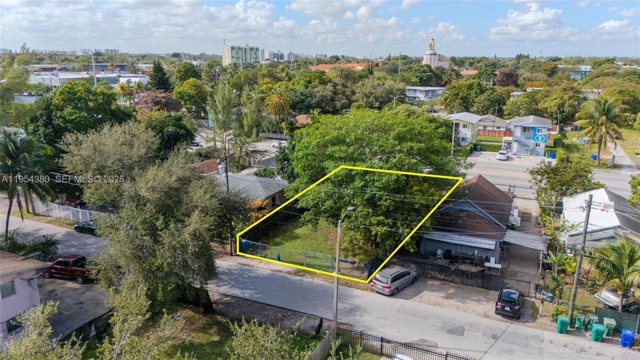 7552 NE Miami Ct , Miami, FL 33138 Photo