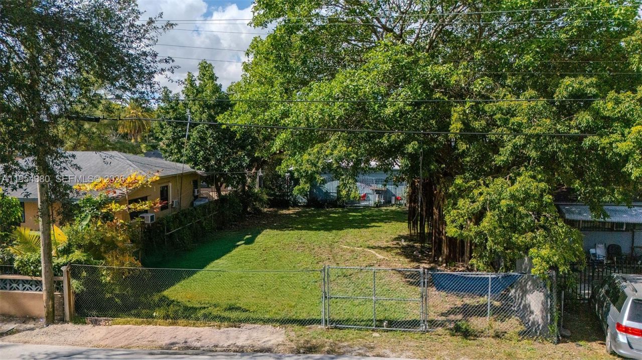 7552 NE Miami Ct , Miami, FL 33138 Photo