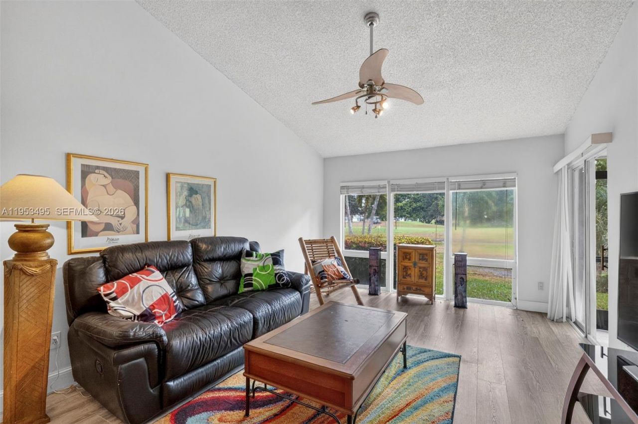 6744 N Pine Island Rd, Tamarac, FL 33321 Photo